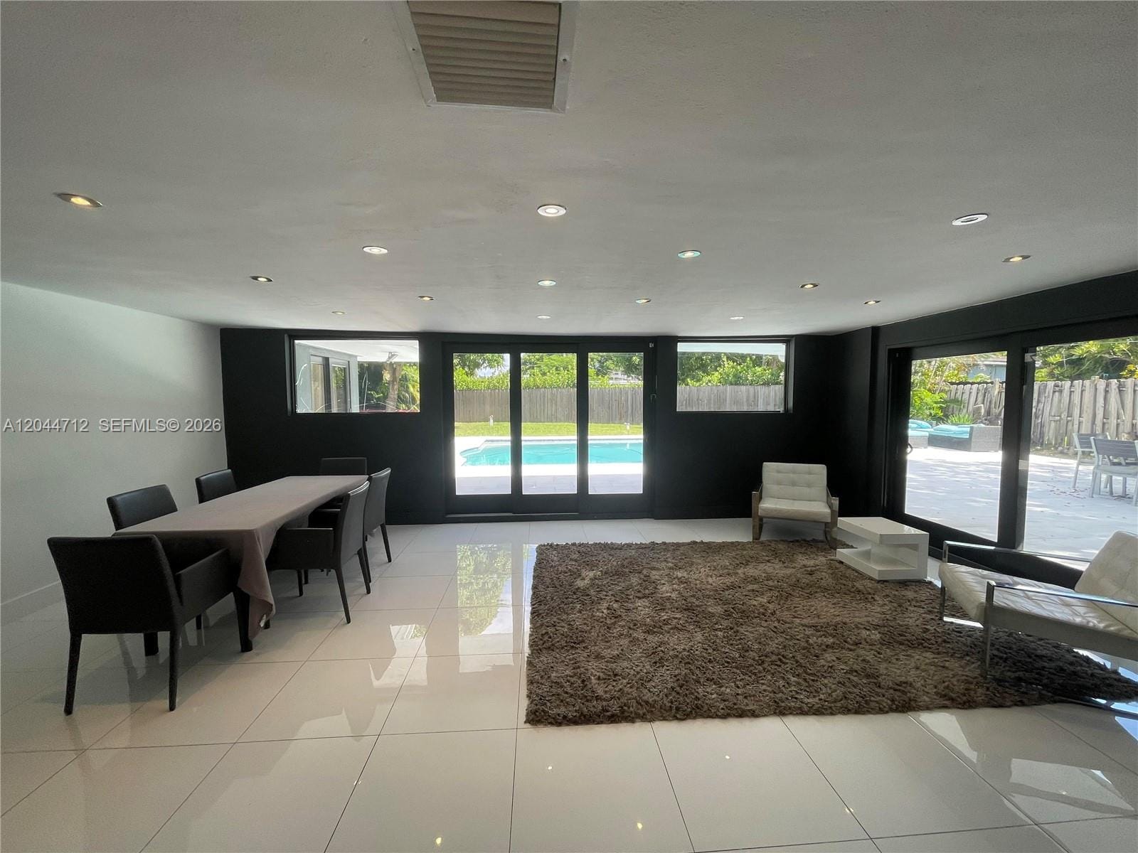 2115 Alamanda Drive — photo 8