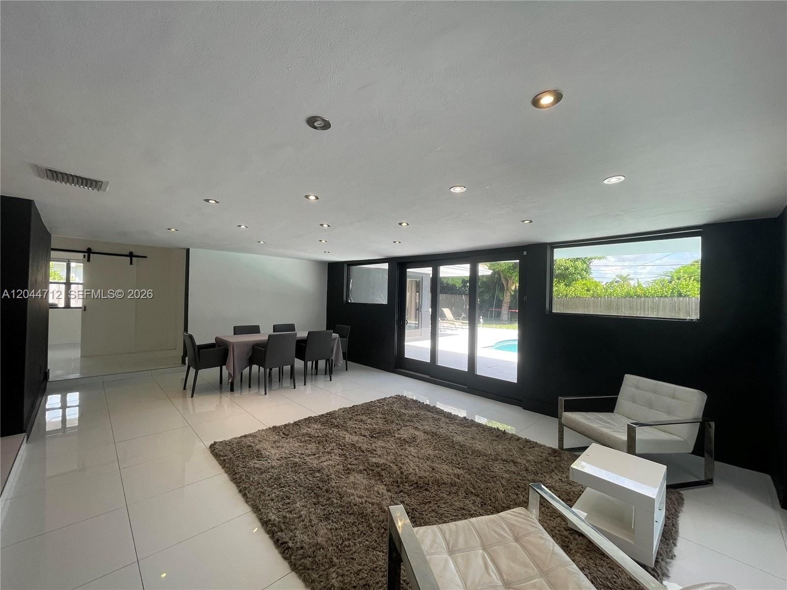 2115 Alamanda Drive — photo 9