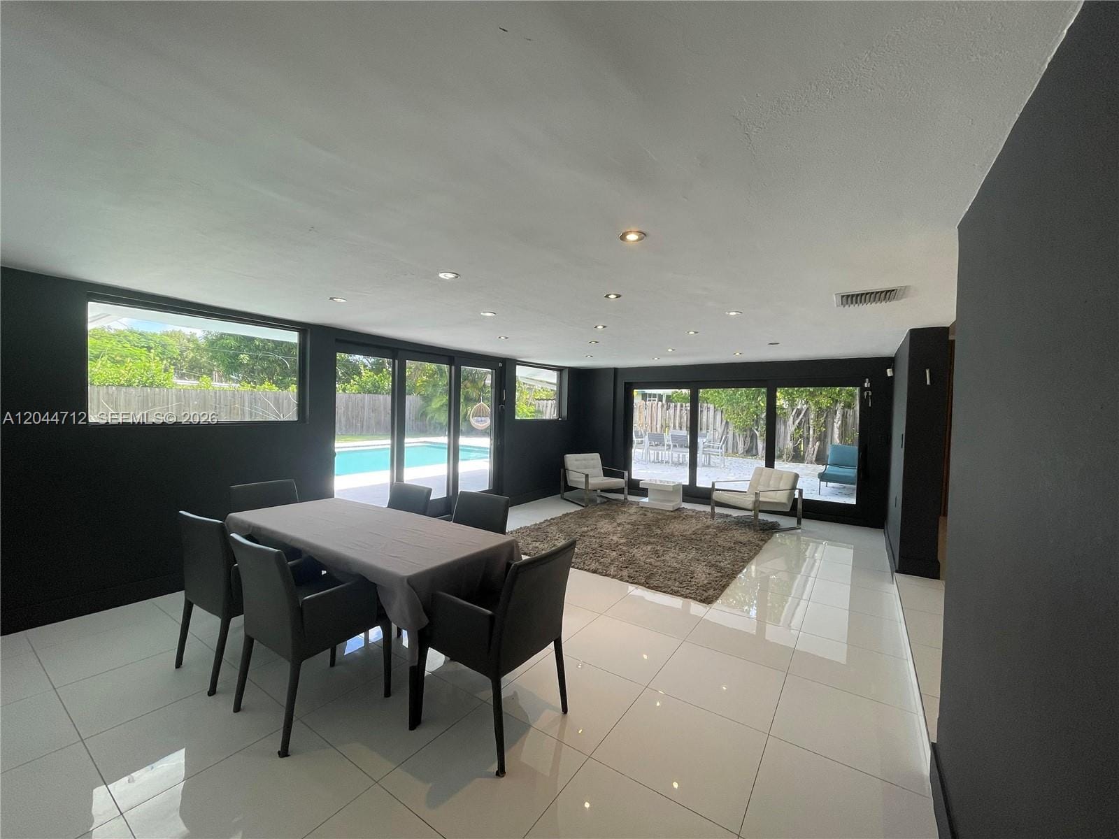 2115 Alamanda Drive — photo 10