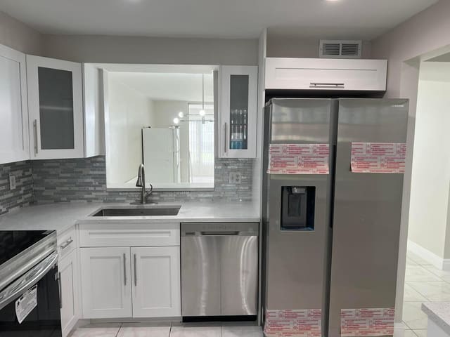 24 Abbey Lane 204, Delray Beach, FL 33446