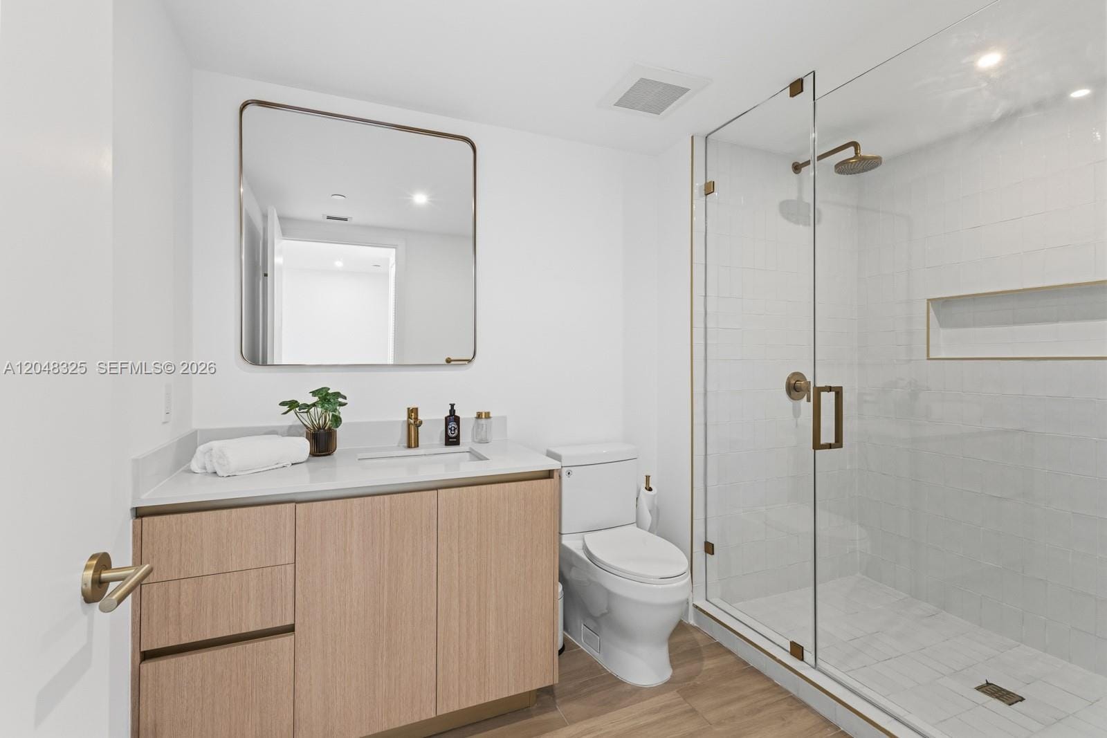 90 NE 32nd 1018 — photo 5