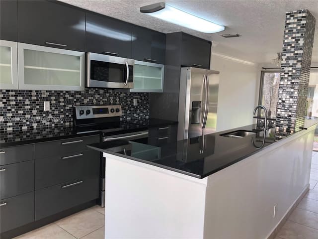 836 NW 82nd Avenue 3, Plantation, FL 33324
