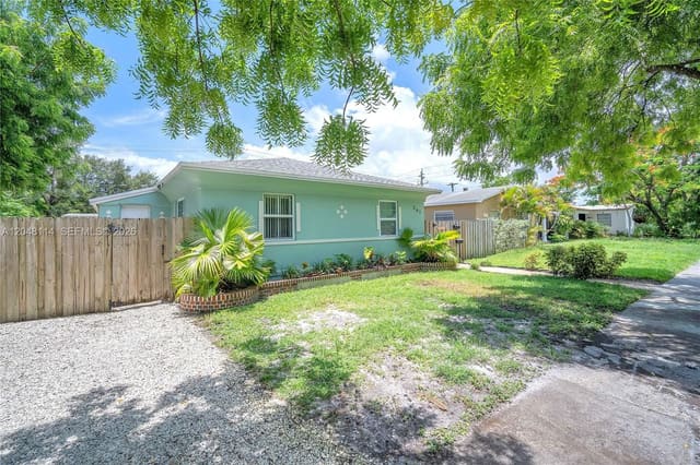261 SW 15th Street 2, Dania Beach, FL 33004