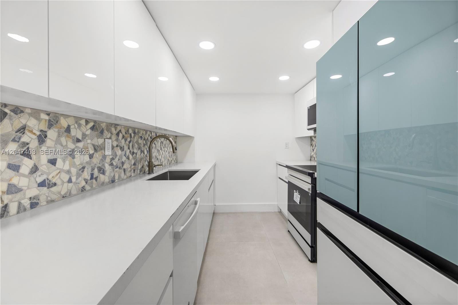 2457 Collins Avenue 201 — photo 3