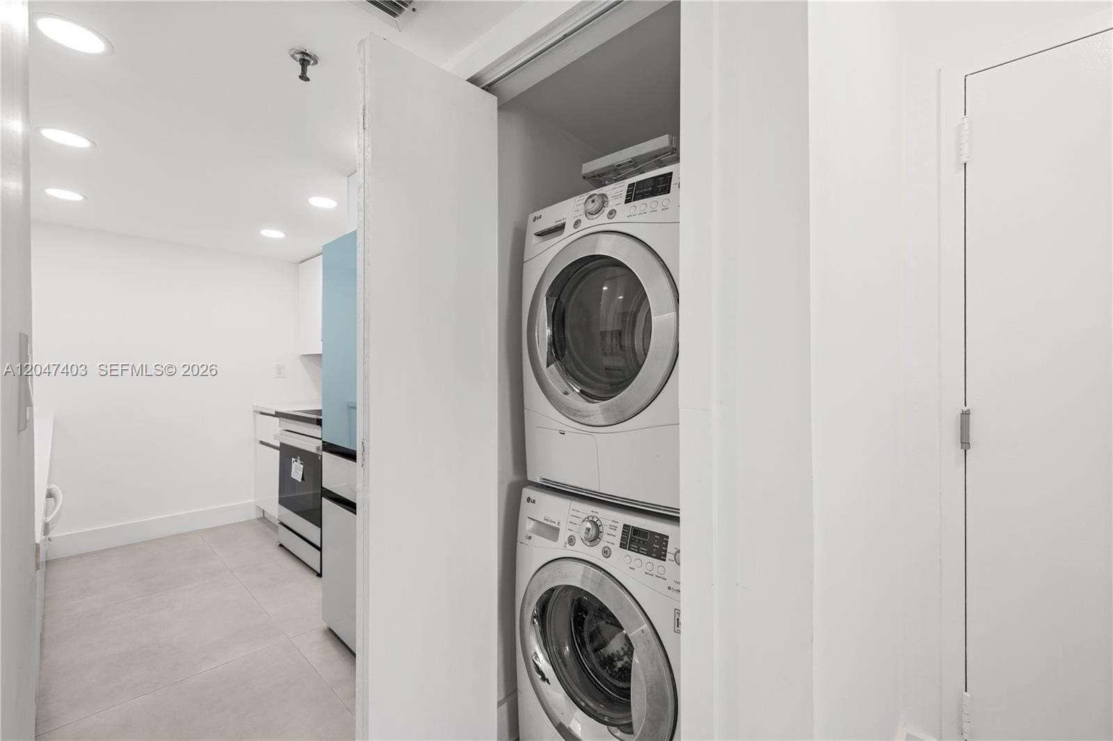 2457 Collins Avenue 201 — photo 4