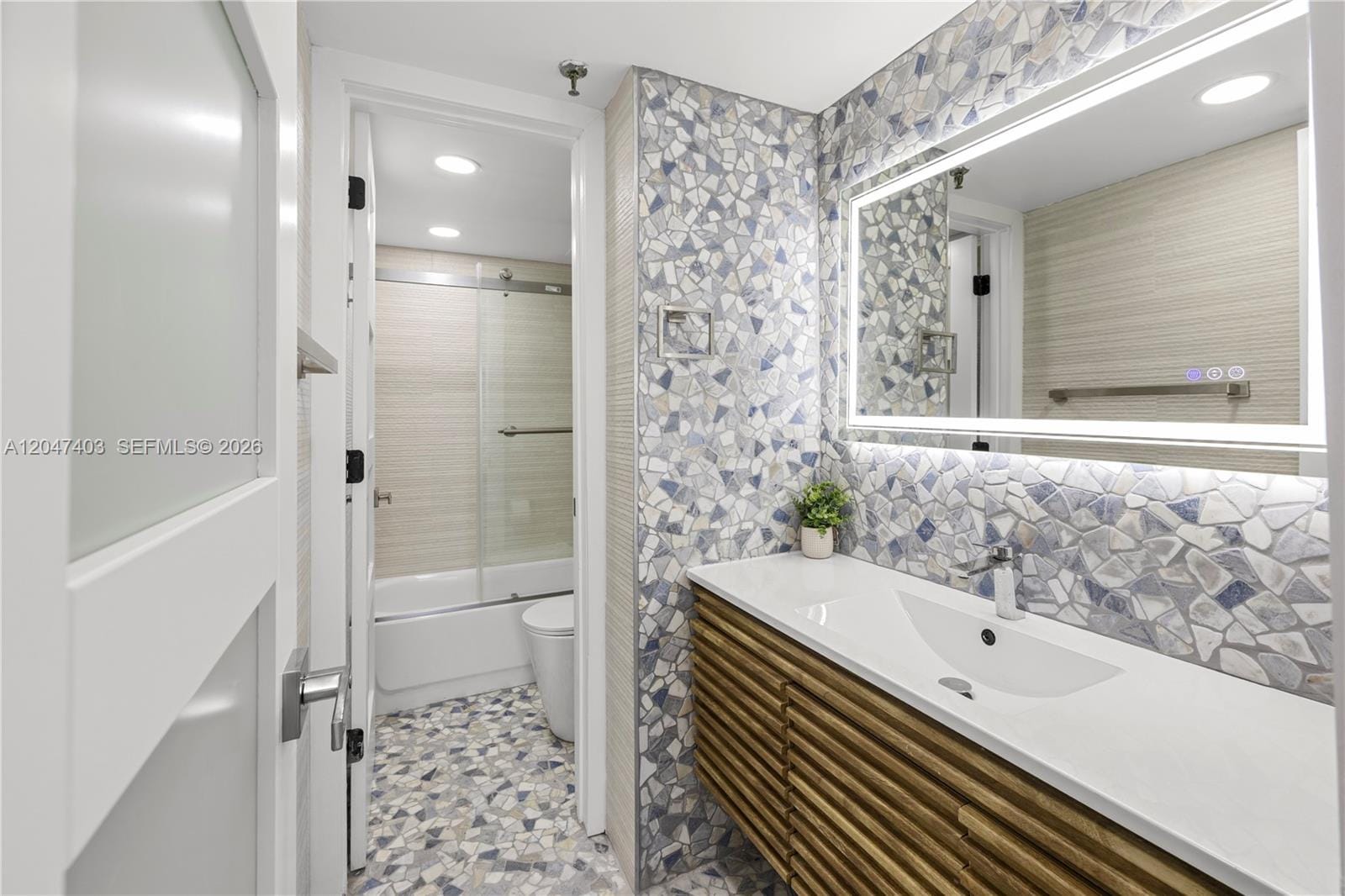 2457 Collins Avenue 201 — photo 5