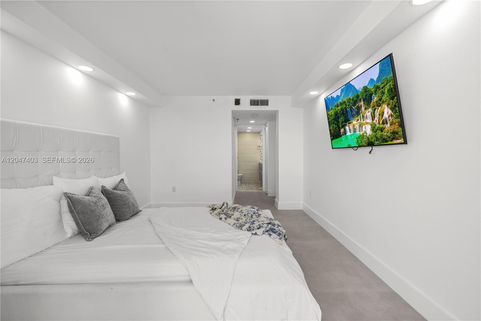 2457 Collins Avenue 201 — photo 7