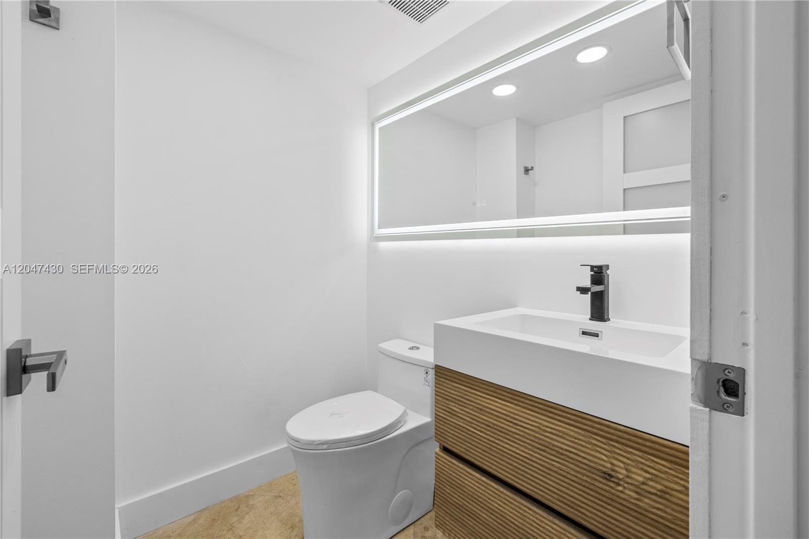2457 Collins Avenue 406 — photo 2