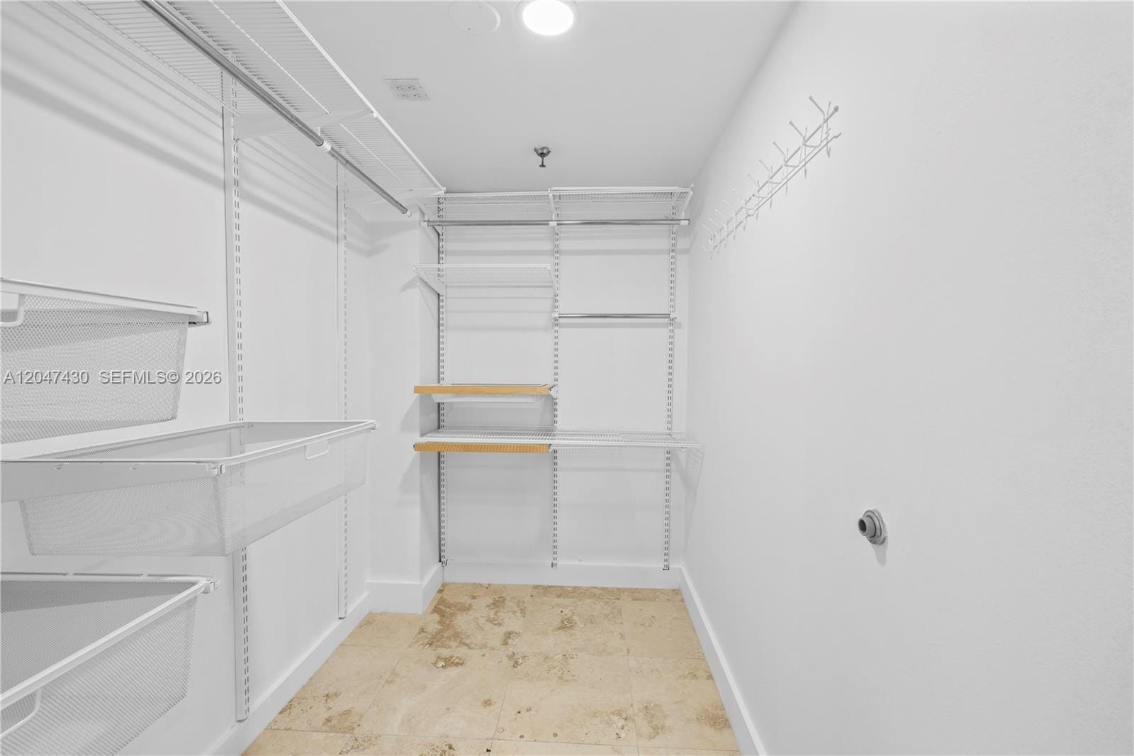 2457 Collins Avenue 406 — photo 4