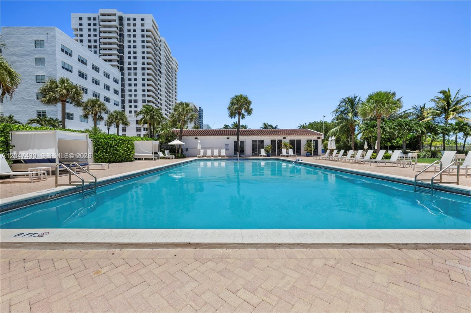 2457 Collins Avenue 406 — photo 7