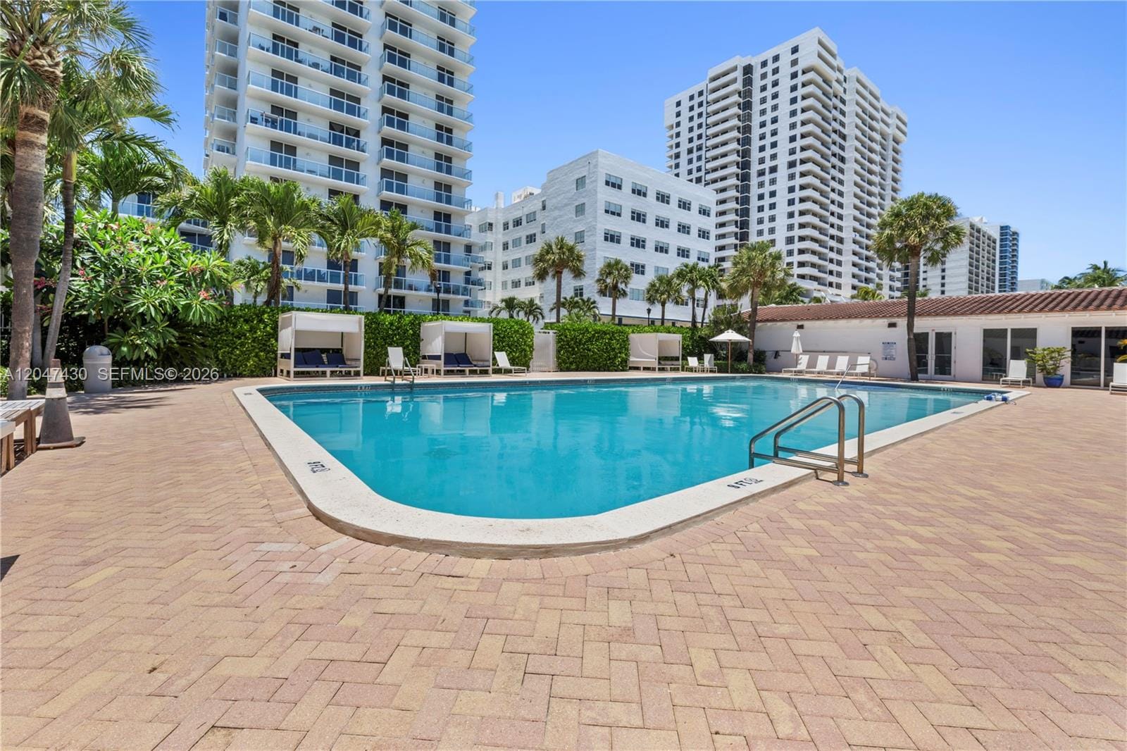2457 Collins Avenue 406 — photo 8