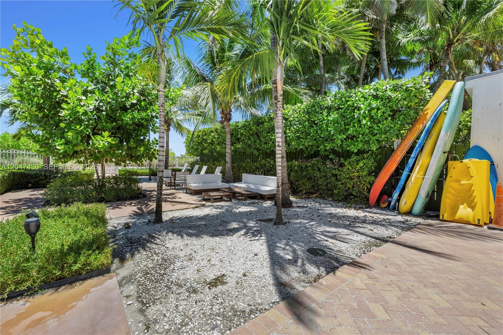 2457 Collins Avenue 406 — photo 10