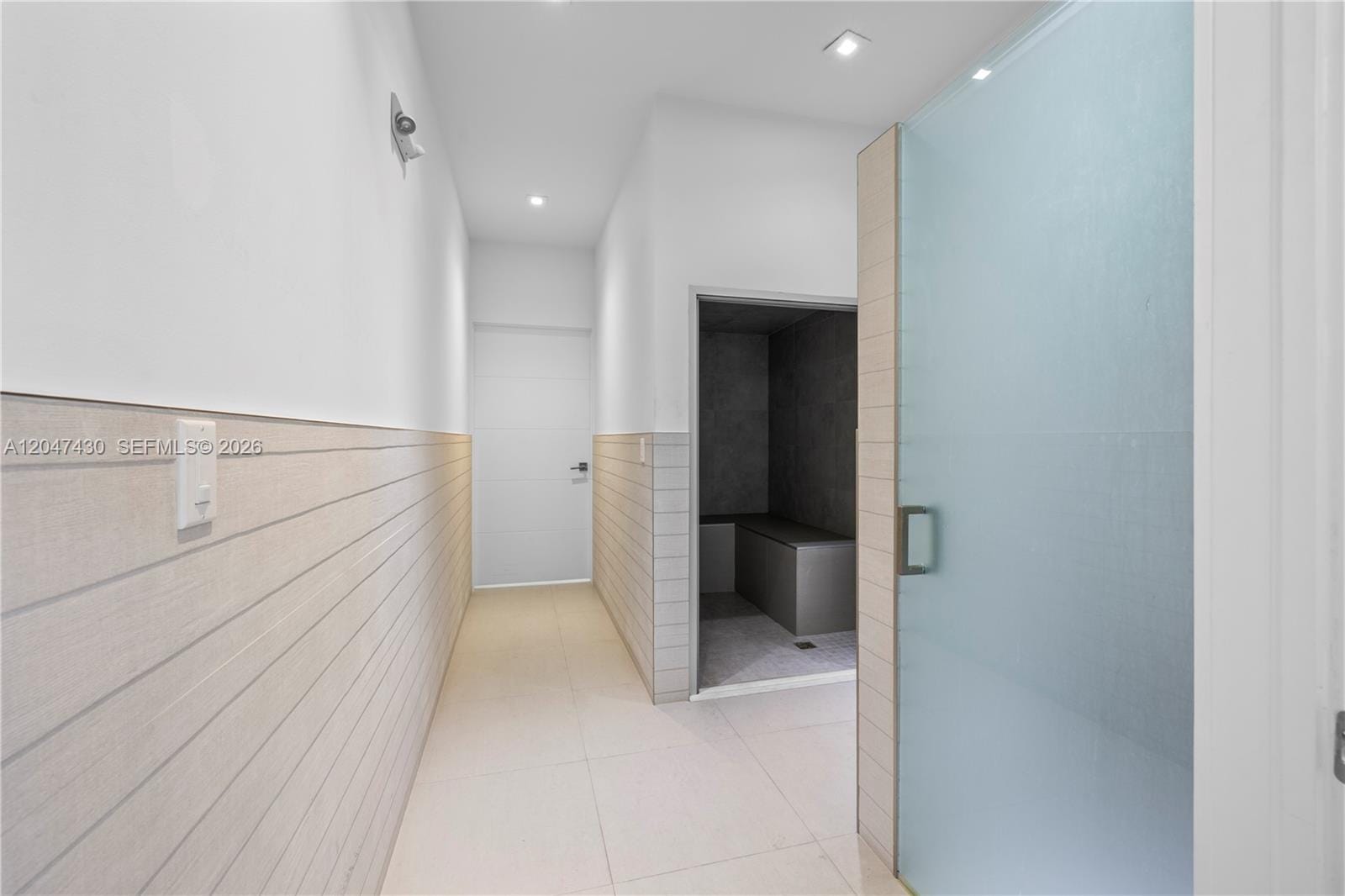 2457 Collins Avenue 406 — photo 12