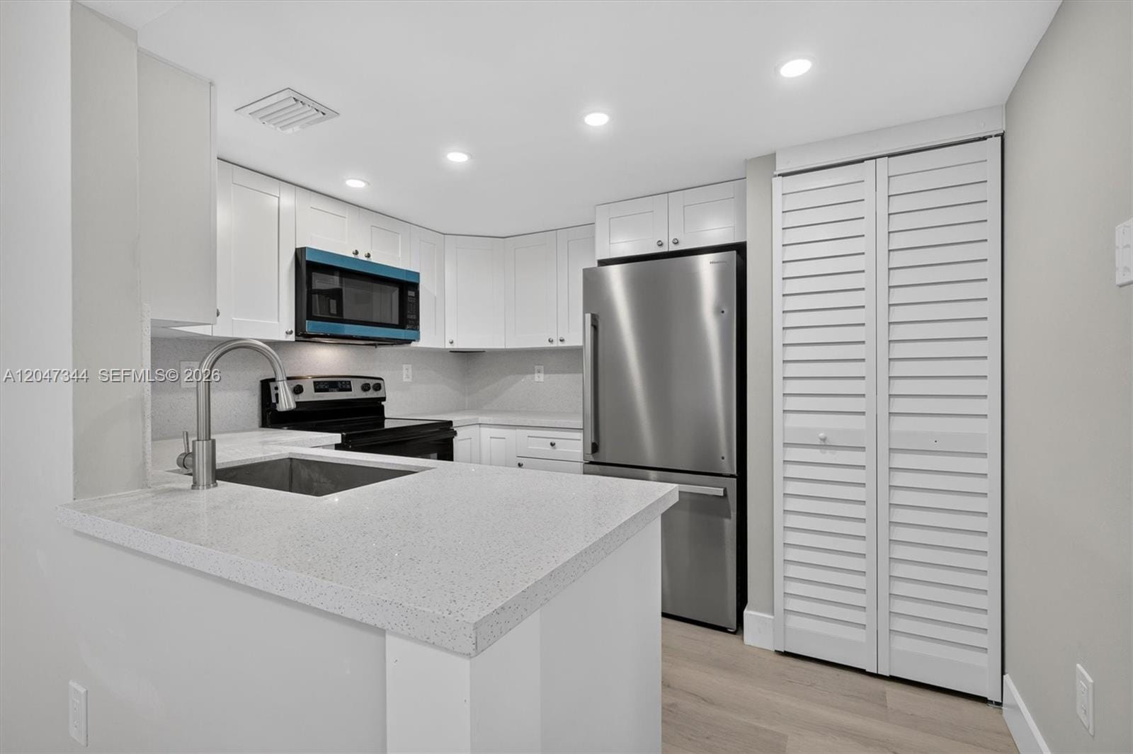 10080 NW 9th St Circle 204, Miami, FL 33172