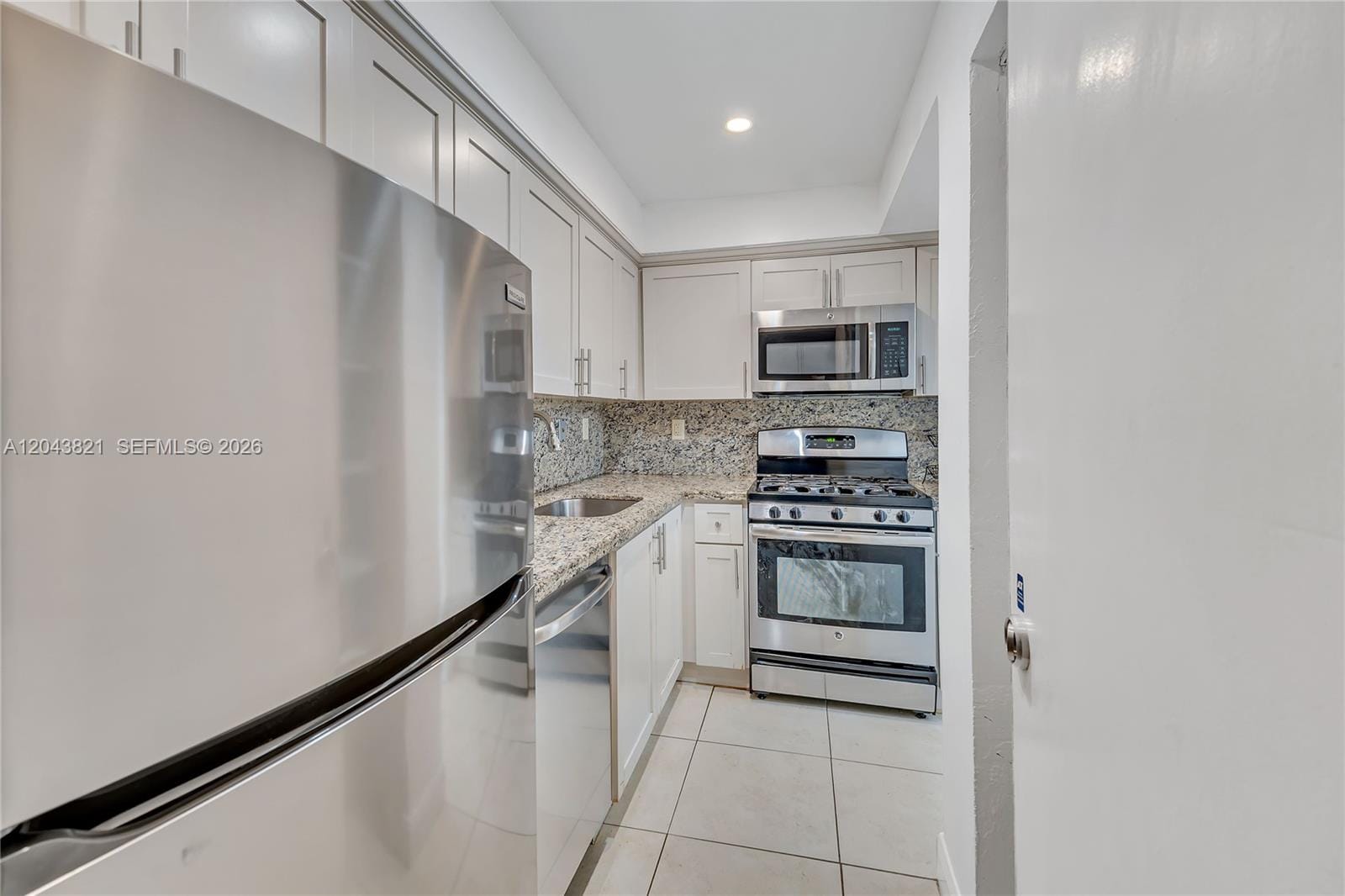 1205 Mariposa Avenue 307 — photo 6