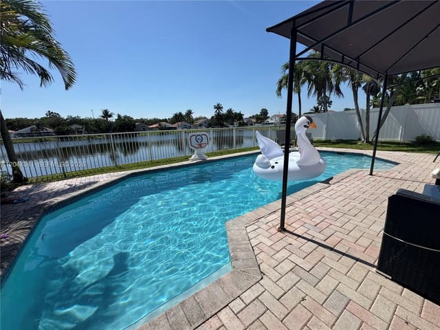 4943 SW 33rd Way, Banyan Oakridge, Hollywood, FL