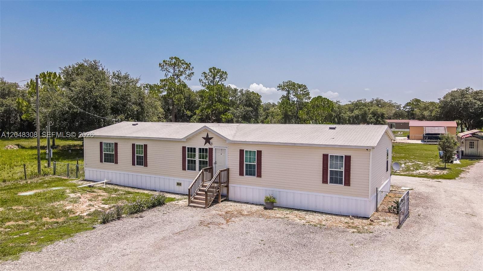 585 S Lindero Street, Clewiston, FL 33440 photo 1