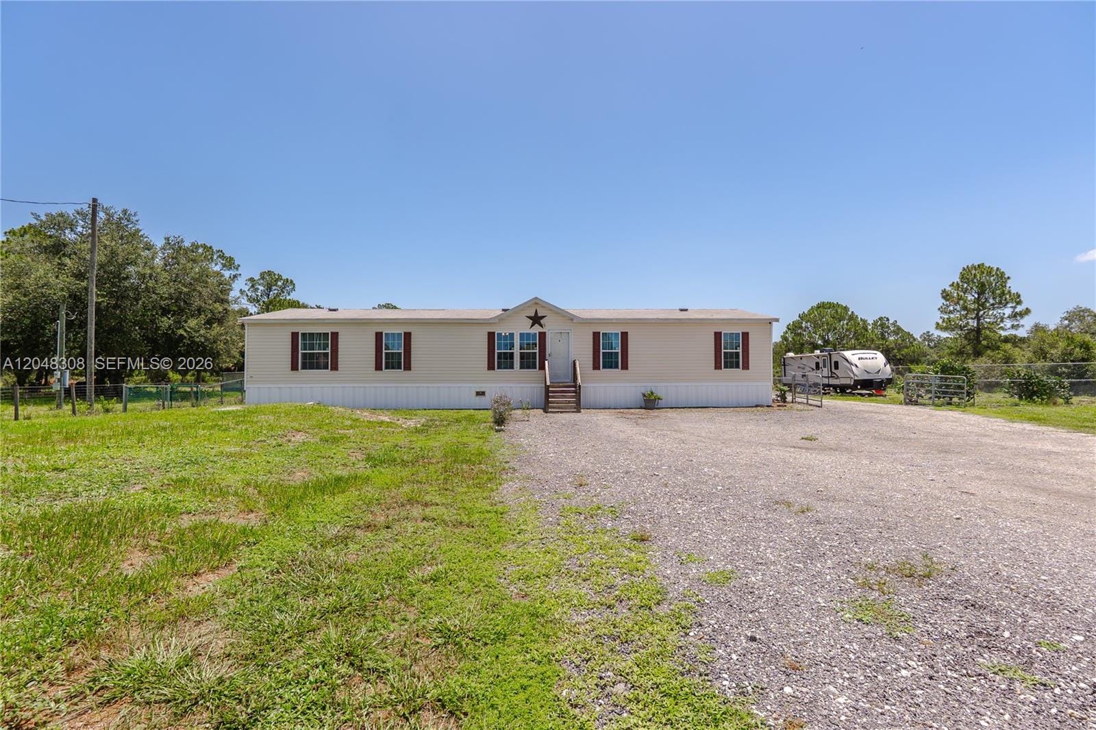 585 S Lindero Street, Clewiston, FL 33440 photo 3