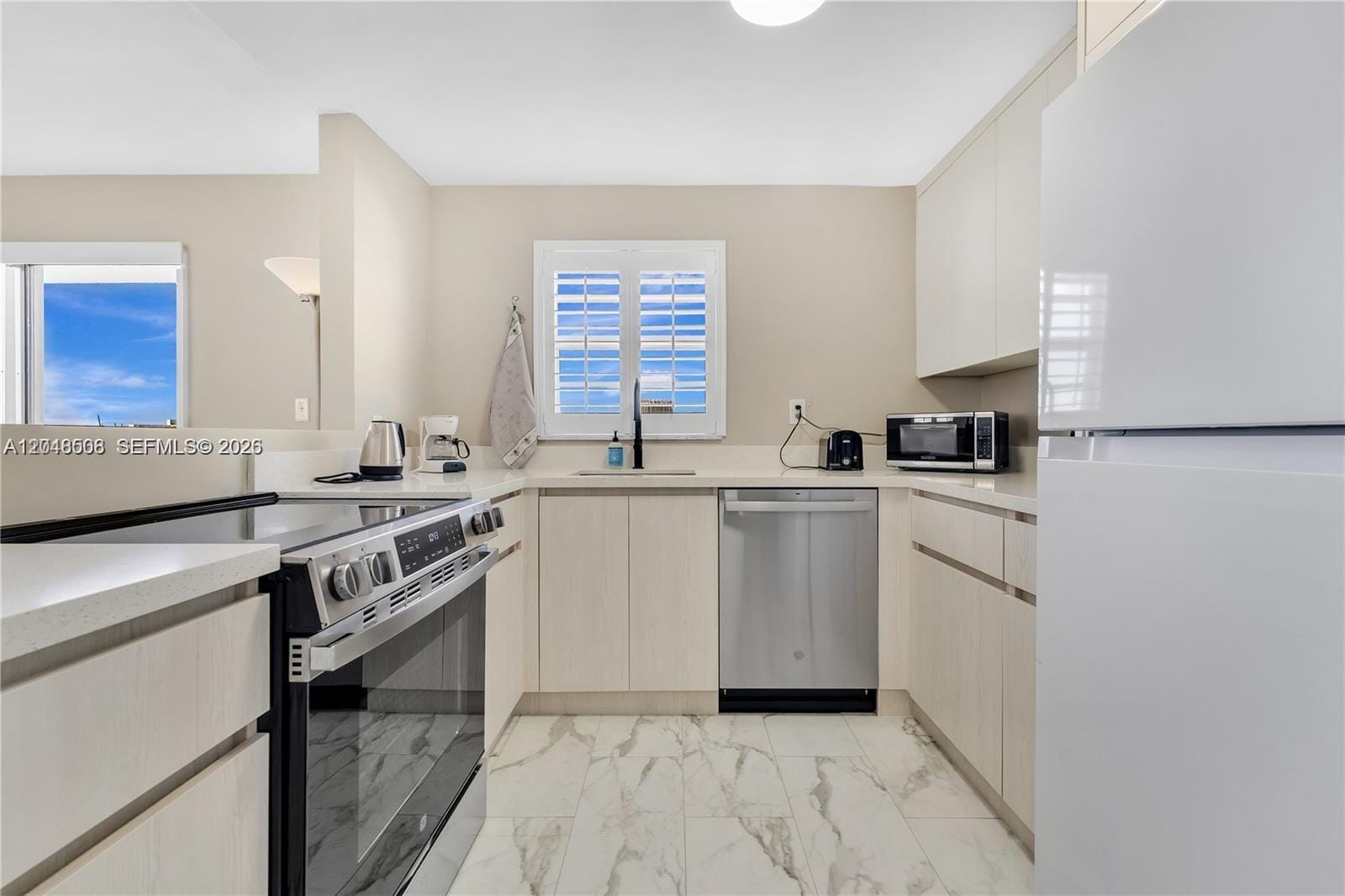 1418 Collins Avenue 504 — photo 9