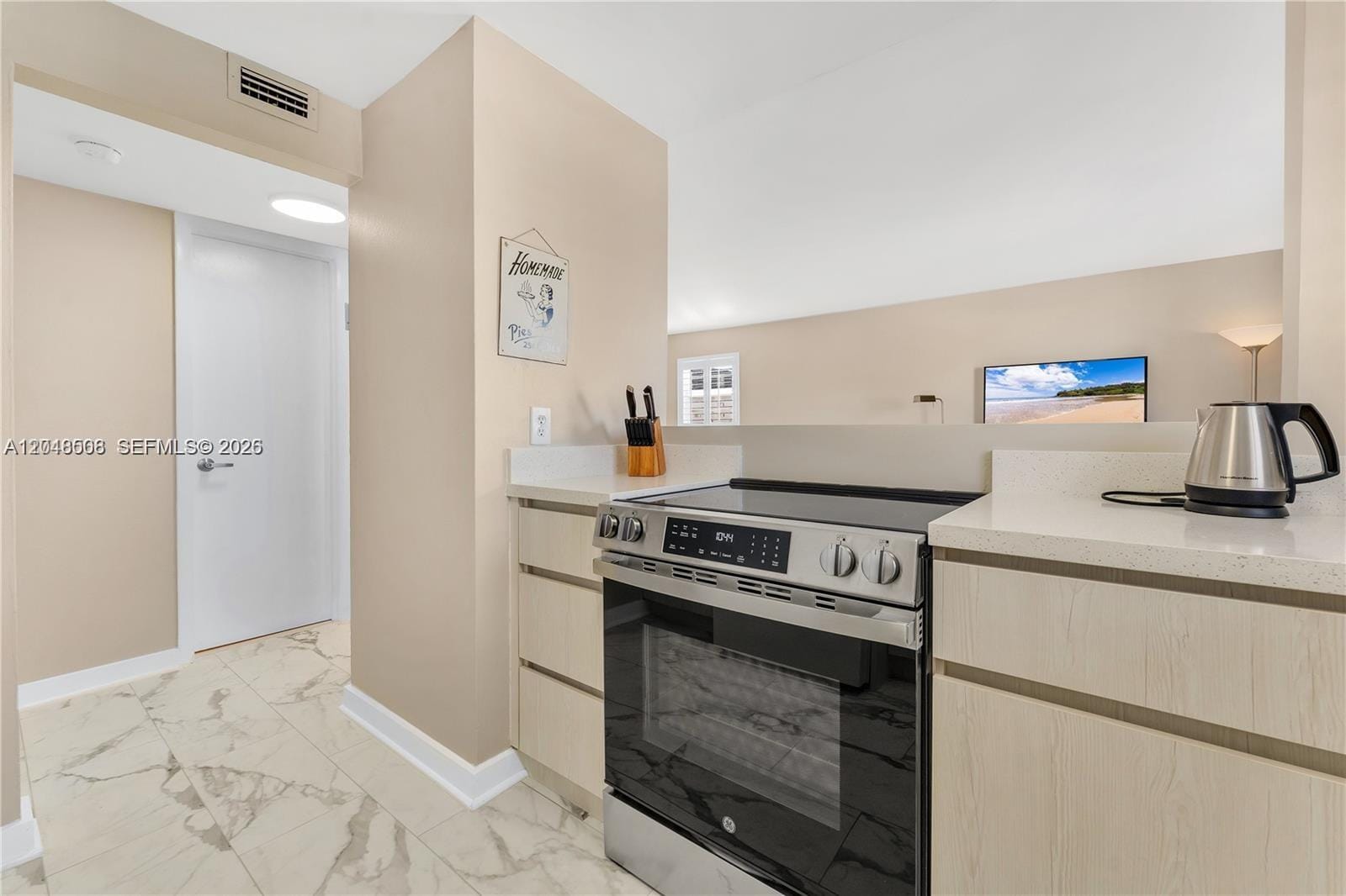 1418 Collins Avenue 504 — photo 10