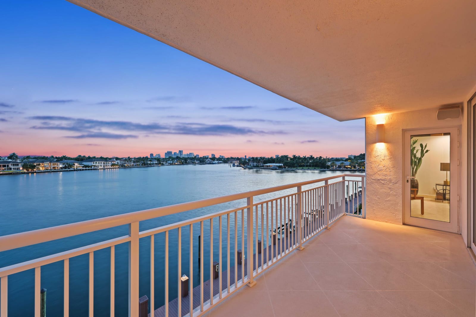 511 Bayshore Drive 401 — photo 2