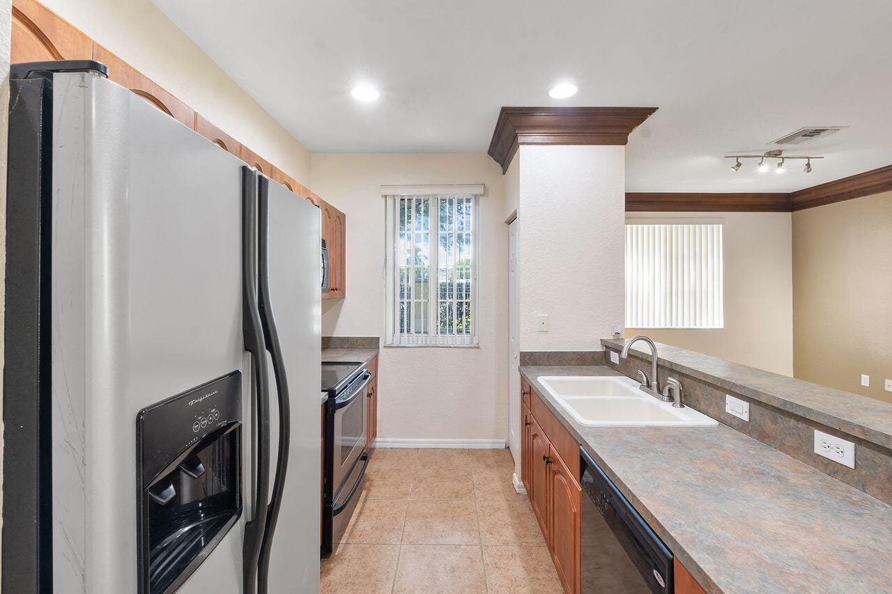 1912 SW 60th Avenue — photo 11