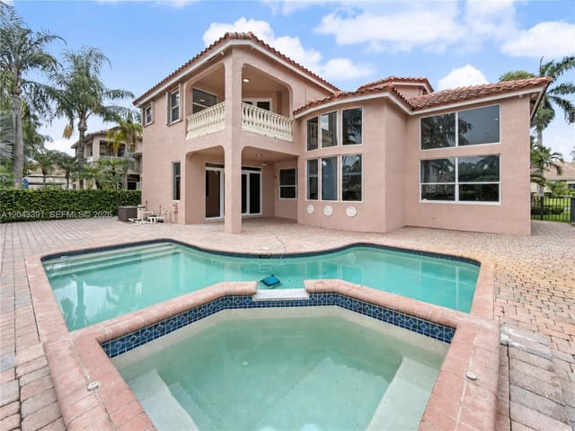 18900 SW 32nd Court, Sunset Lakes, Miramar, FL