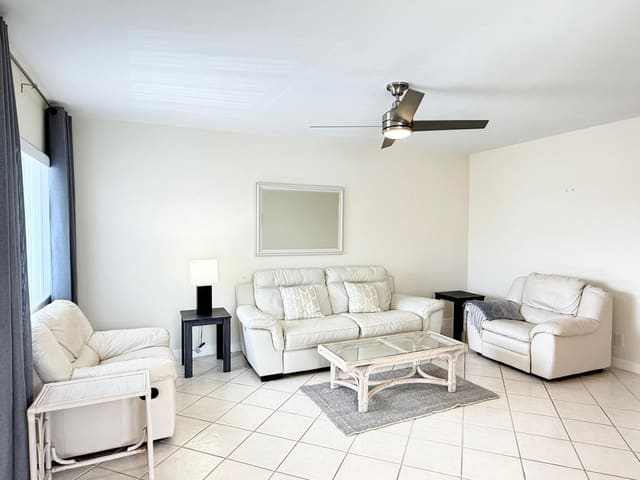 2880 Lake Osborne Drive 205, Lake Worth Beach, FL 33461