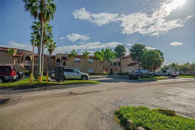 8630 SW 3rd Street 102, Pembroke Pines, FL 33025