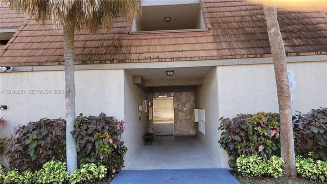 461 Ives Dairy Road 204-2, Miami, FL 33179