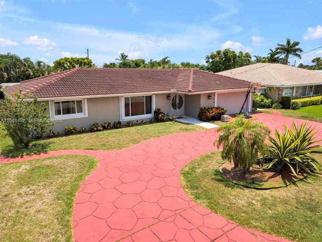 2480 NE 46th Street, Lighthouse Point, FL 33064
