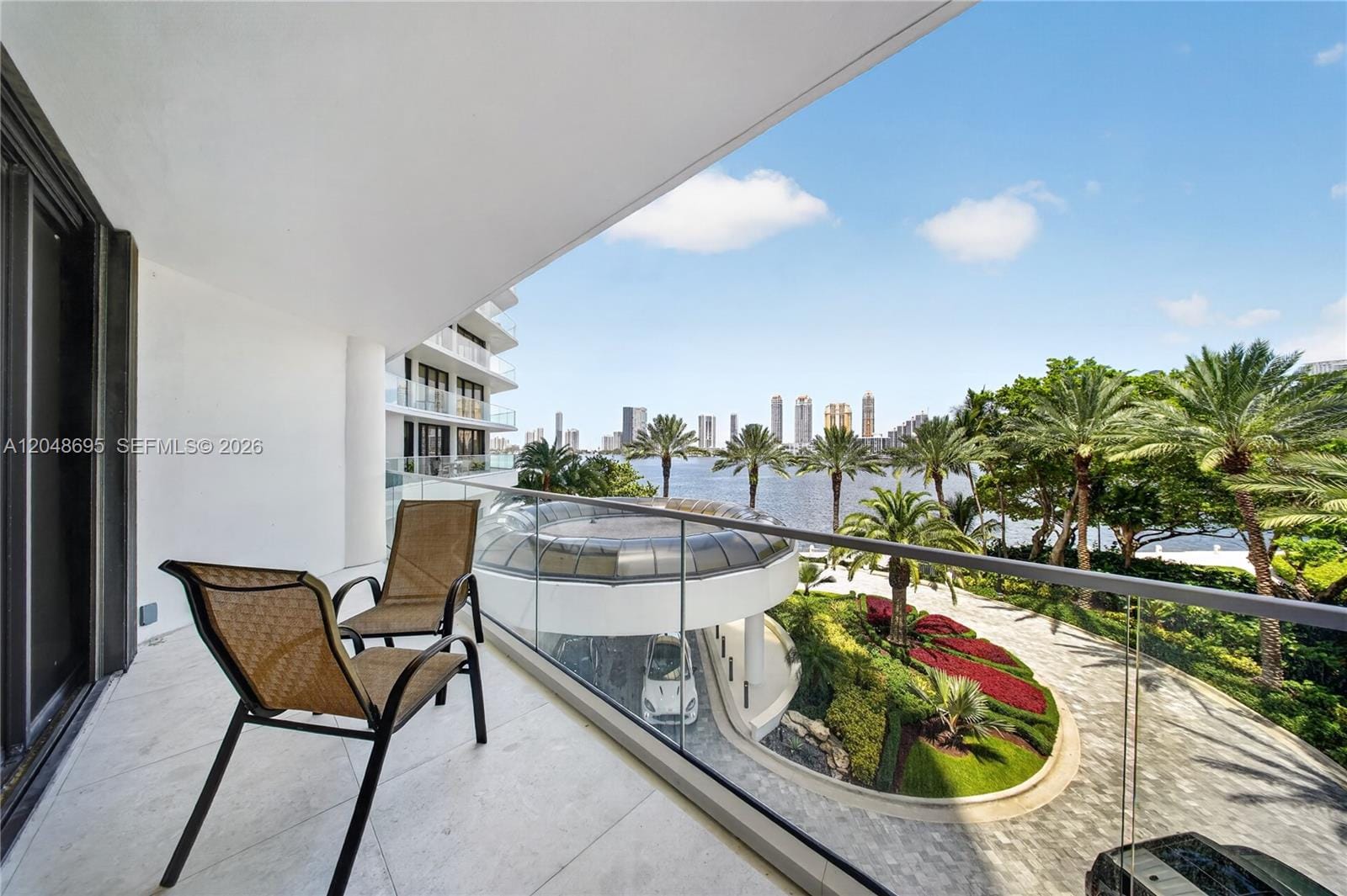 2800 Island Boulevard 302 — photo 2