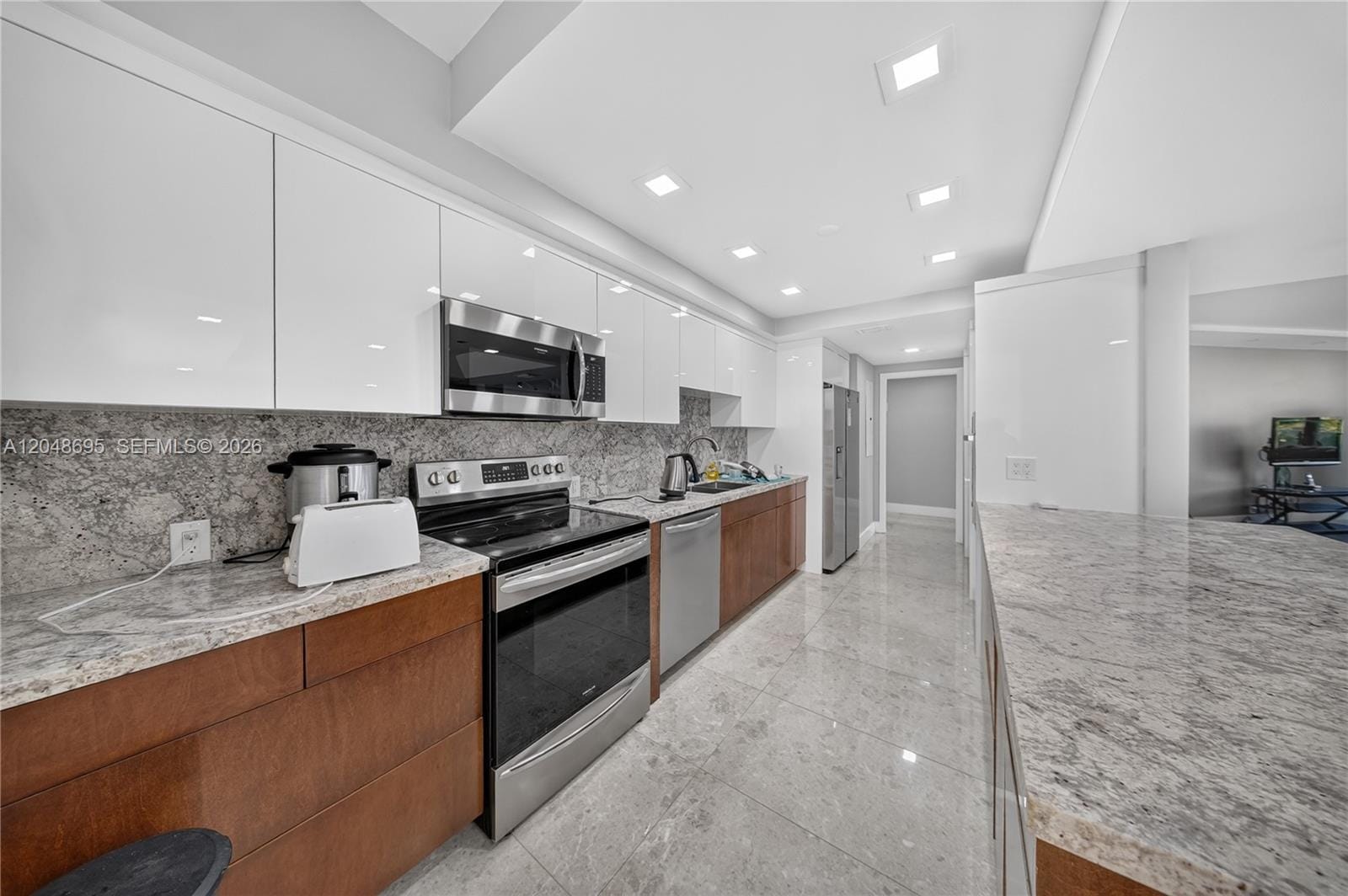 2800 Island Boulevard 302 — photo 11