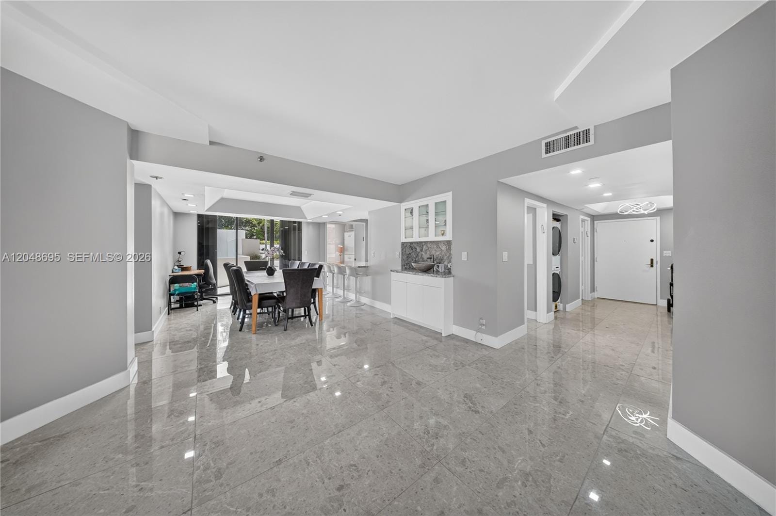 2800 Island Boulevard 302 — photo 10
