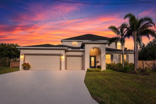5648 NW Lorna Court, Port St. Lucie, FL 34986