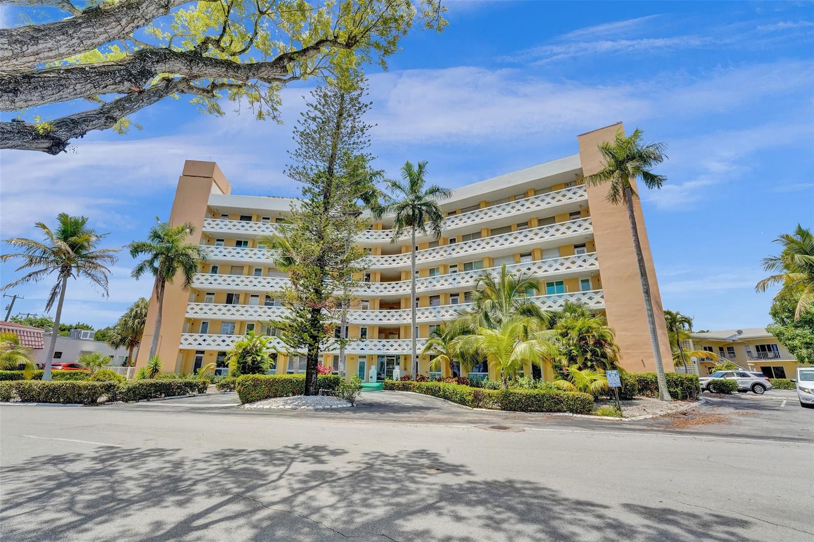 2400 NE 9th Street 304, Fort Lauderdale, FL 33304