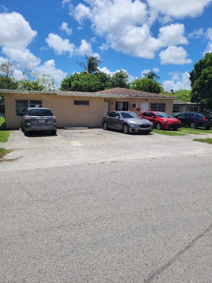 5918 N Wiley Street A-b, Hollywood, FL 33023