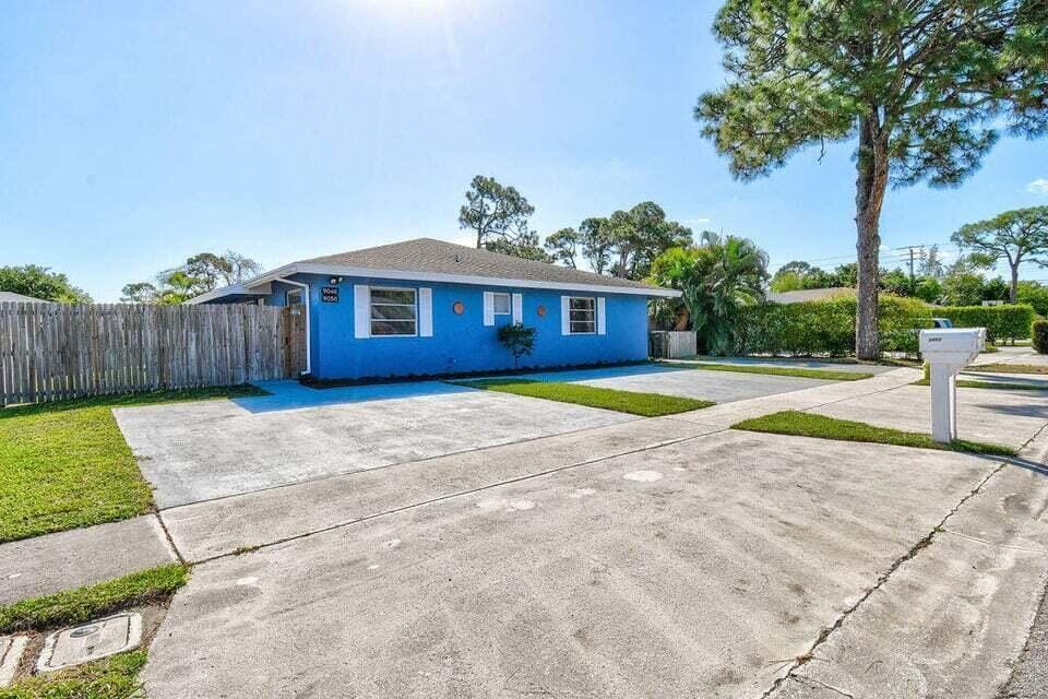 9046 E Highland Pines Boulevard E, Palm Beach Gardens, FL 33418