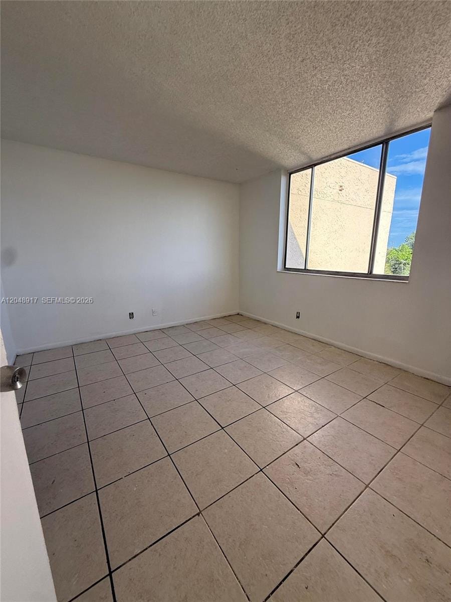 2830 Somerset Drive 402N — photo 4