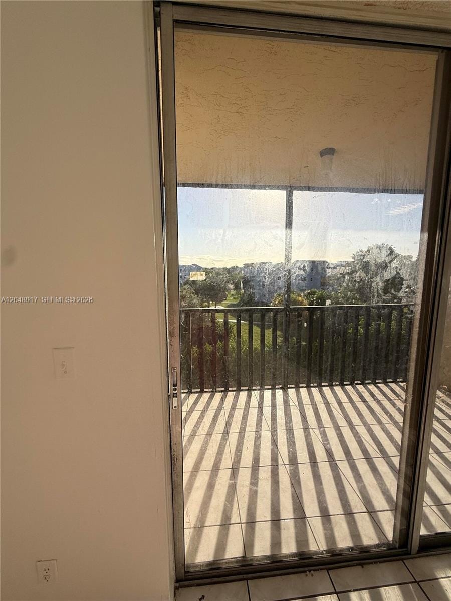 2830 Somerset Drive 402N — photo 5