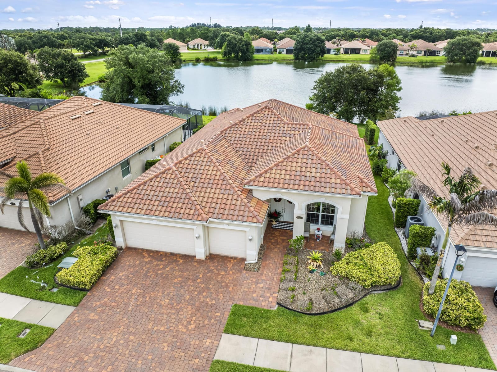 1774 Belmont Circle SW — photo 2