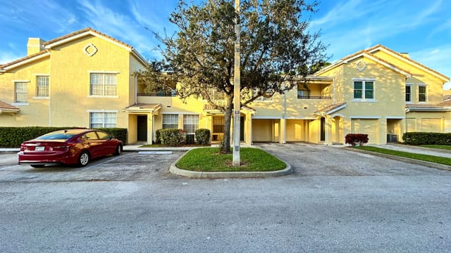 104 SW Peacock Boulevard 3-204, FL 34986