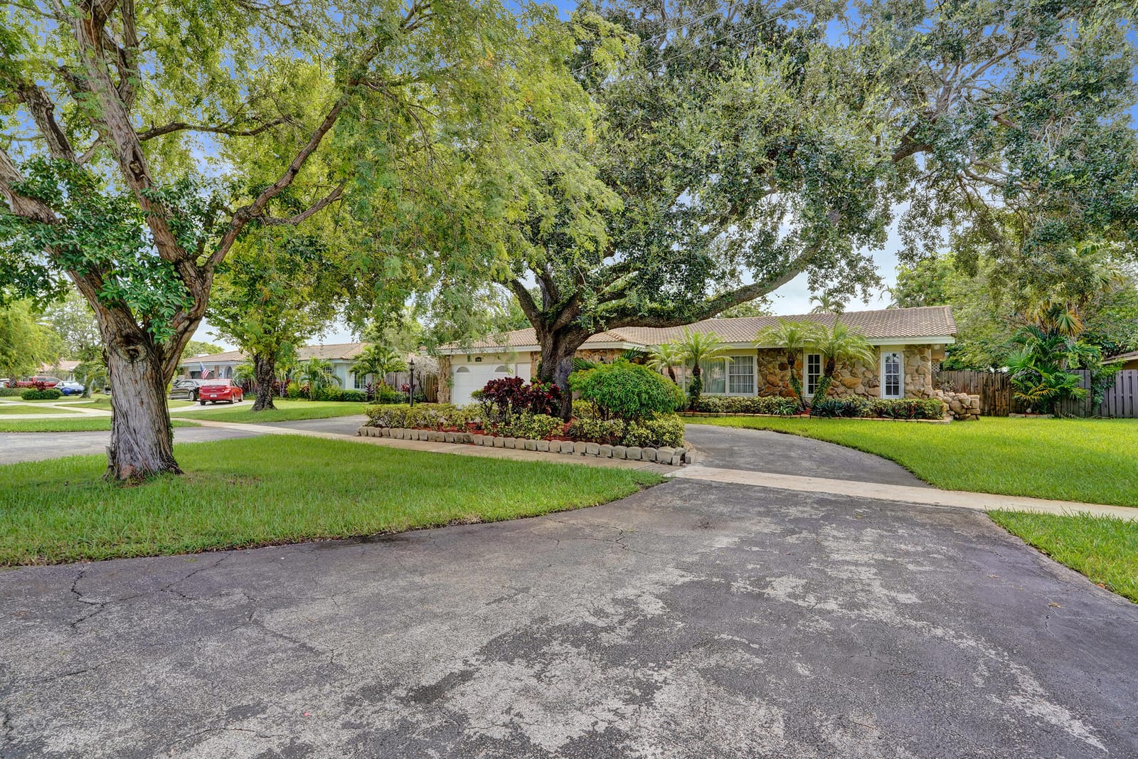 1040 SW 75th Avenue, Plantation, FL 33317