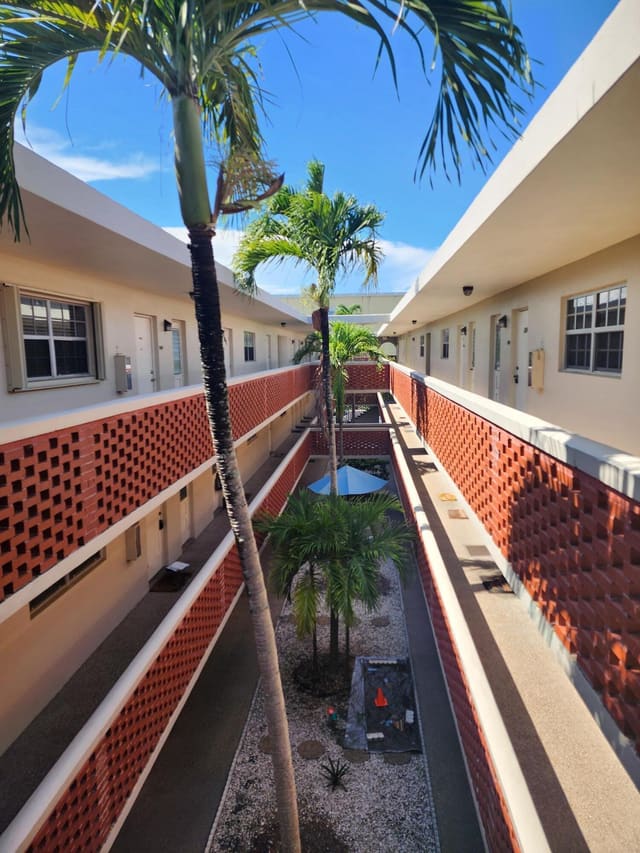 2301 NE 14th St Causeway 305e, Coach House East West, Pompano Beach, FL