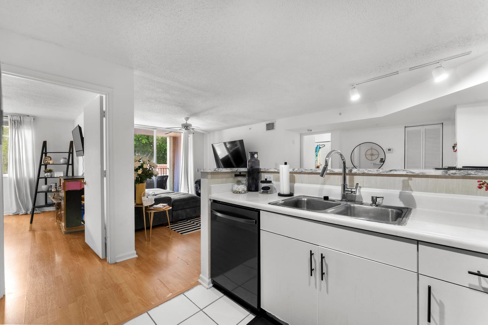 4812 N State Road 7 12205 — photo 12