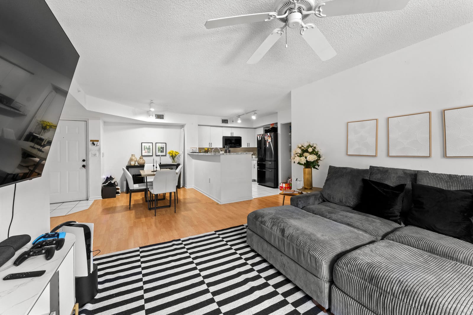 4812 N State Road 7 12205 — photo 4
