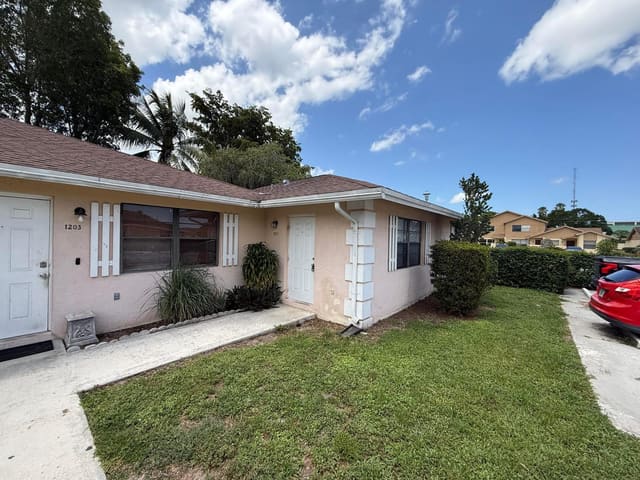 1201 White Pine Drive 1201, Wellington, FL 33414