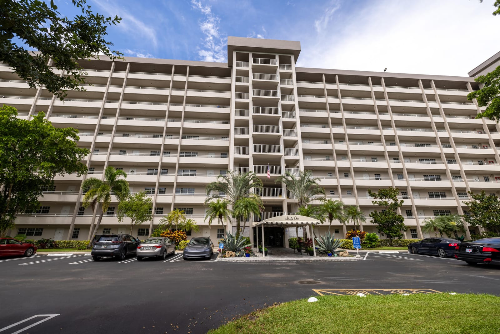 575 Oaks Lane 708, Pompano Beach, FL 33069