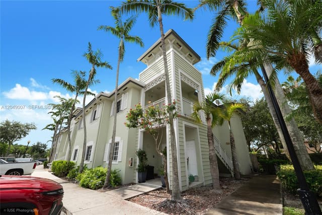 2630 NE 3rd Drive 204, Homestead, FL 33033