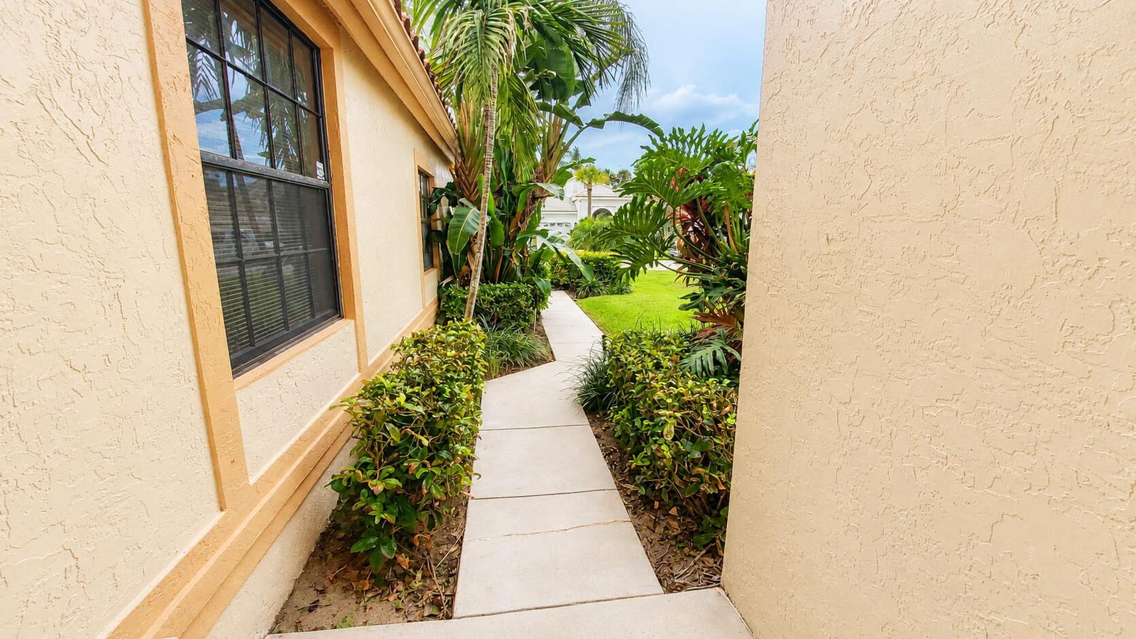10139 Lexington Circle N, Boynton Beach, FL 33436 photo 2